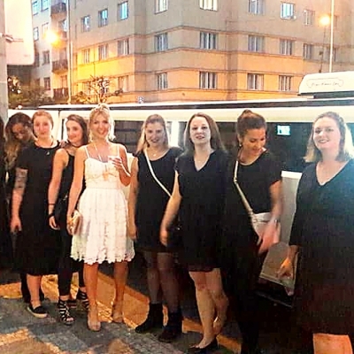 Aventure en limo Hummer pour enterrement de vie de jeune fille